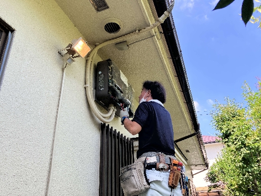 パワコンはまだまだ元気に作動しておりましたが、蓄電池導入によりパワコンも新しくなります。