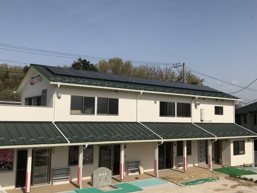 2階の屋根に6.5kWの太陽光発電。屋根との色合いも違和感なく、見た目が非常に綺麗です。